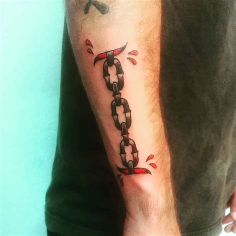 heart and chain tattoo|american traditional chain tattoo.